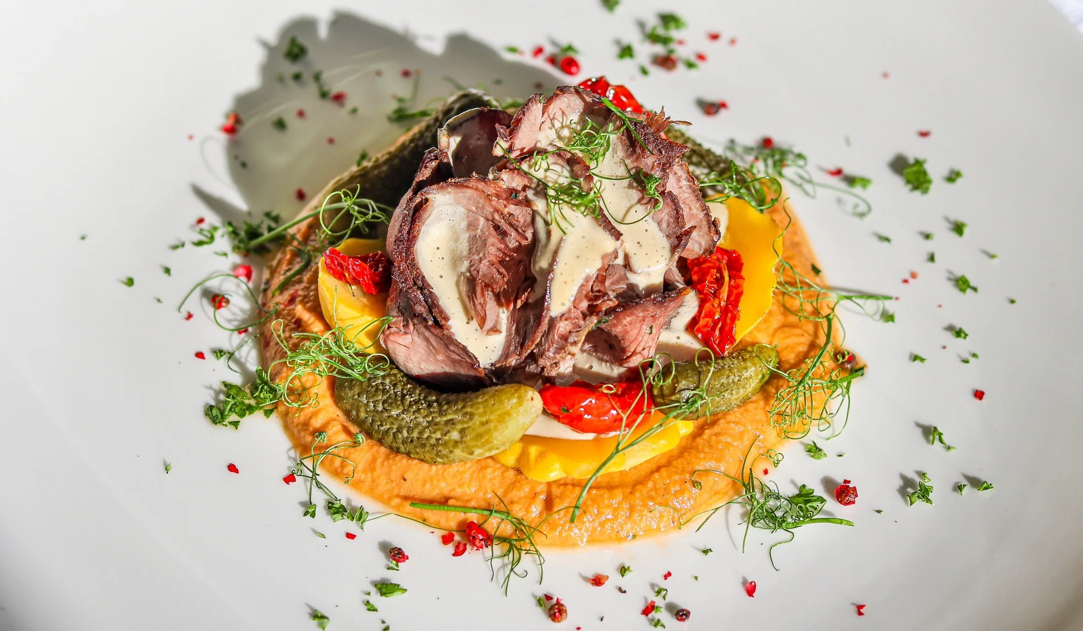 Smoked beef & red hummus